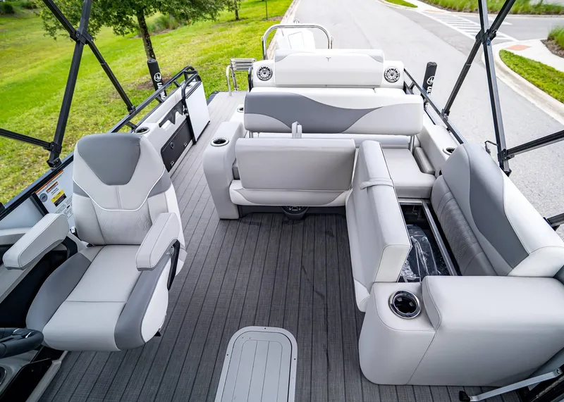 Slide: The Image of Tahoe LTZ Rear Lounger 2025 - 23