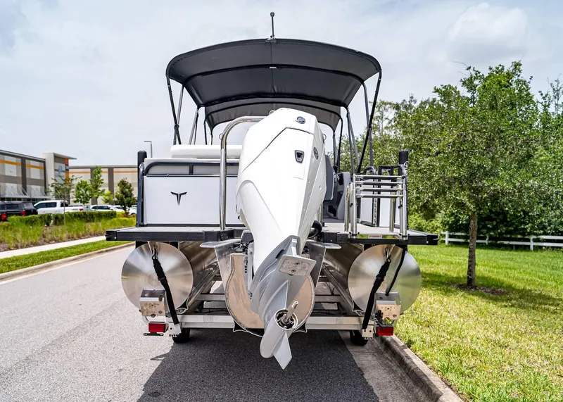 Slide: The Image of Tahoe LTZ Rear Lounger 2025 - 5