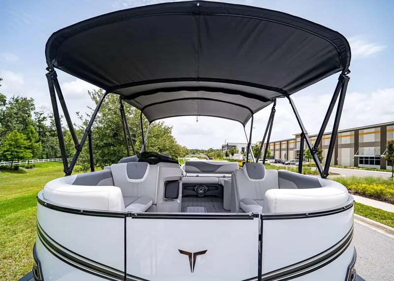 Slide: The Image of Tahoe LTZ Rear Lounger 2025 - 6