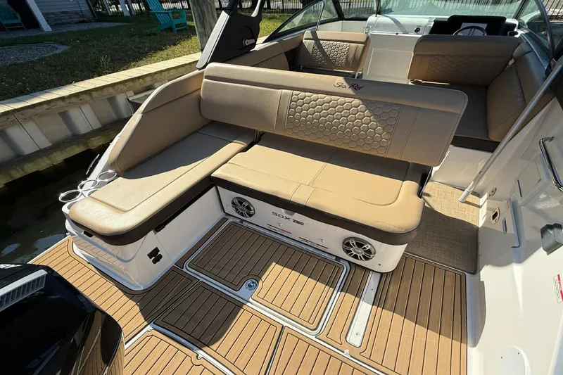 Slide: The Image of Sea Ray 250 SDX OB 2024 - 3