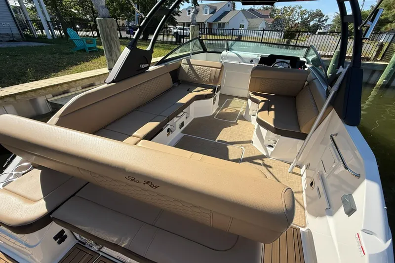 Slide: The Image of Sea Ray 250 SDX OB 2024 - 5