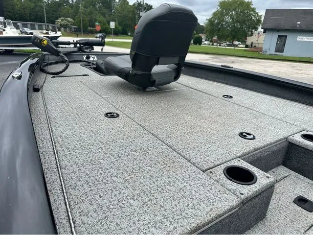 Slide: The Image of Tracker Pro Team 190 TX 2021 - 6