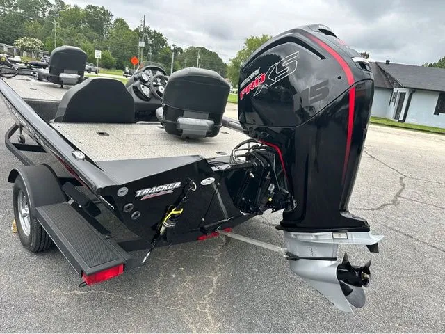 Slide: The Image of Tracker Pro Team 190 TX 2021 - 8