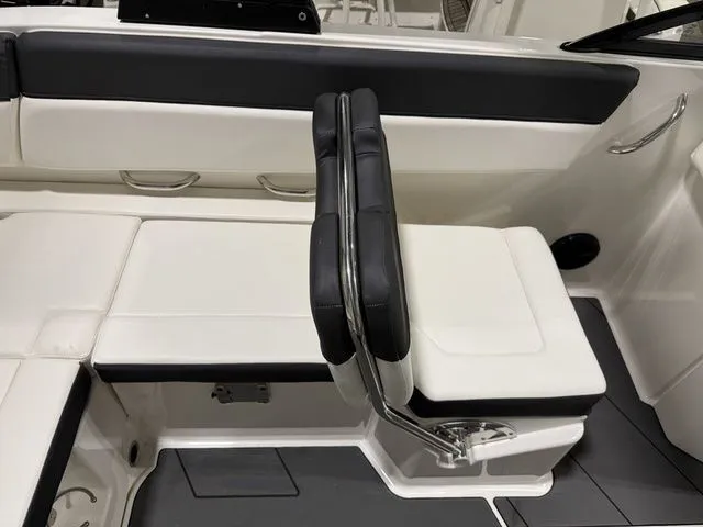 Slide: The Image of Bayliner DX 2250 2023 - 15