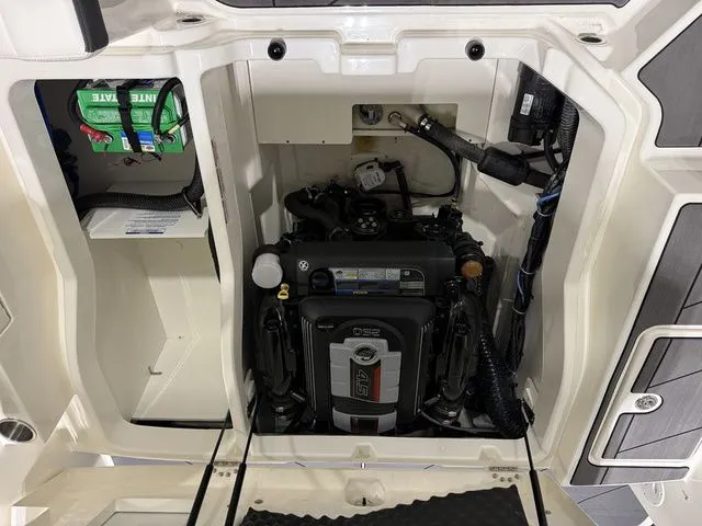 Slide: The Image of Bayliner DX 2250 2023 - 18