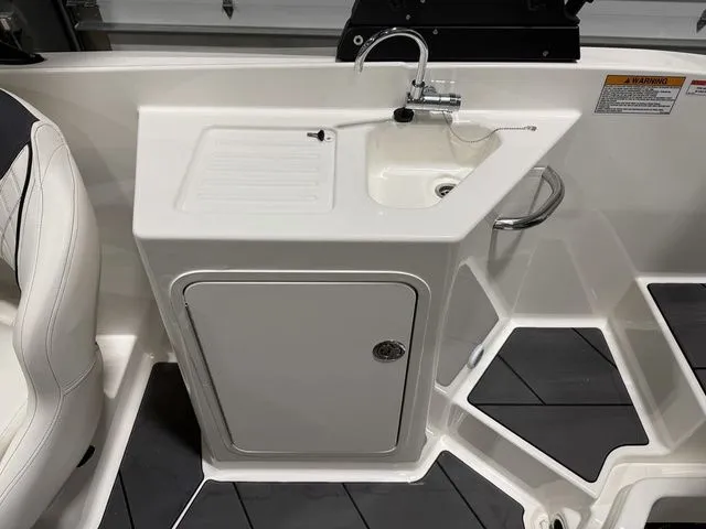 Slide: The Image of Bayliner DX 2250 2023 - 19