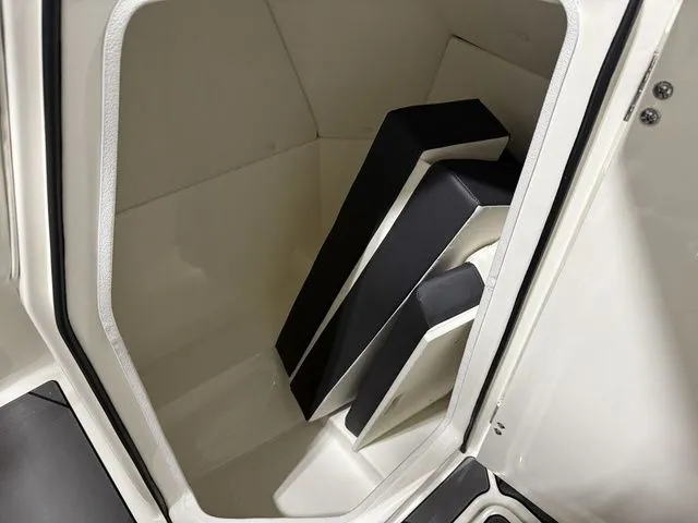 Slide: The Image of Bayliner DX 2250 2023 - 22