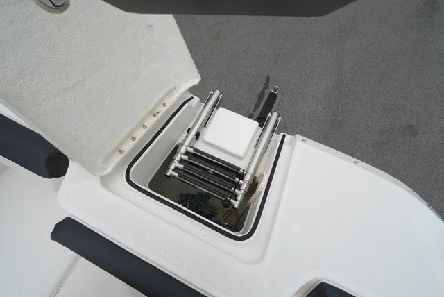 Slide: The Image of Bayliner DX 2250 2023 - 28