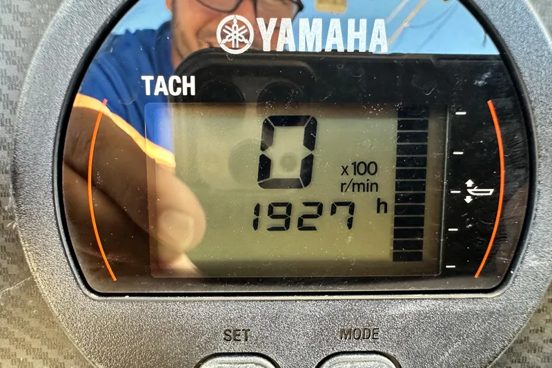 Slide: The Image of Yamaha tachometer displaying 0 RPM and 1927 hours on a 2005 Grady-White Release 283 boat. - 16
