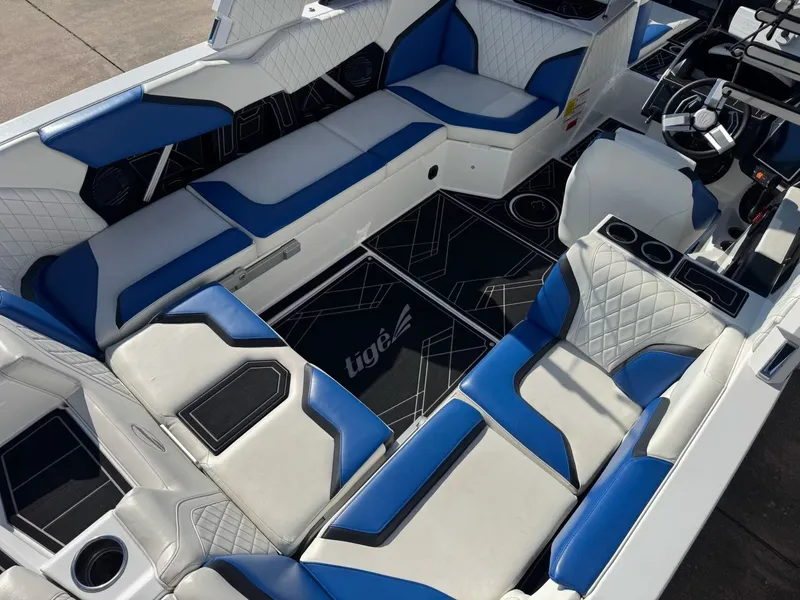 Slide: The Image of Tigé 24RZX 2023 - 10