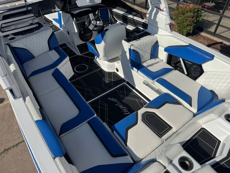 Slide: The Image of Tigé 24RZX 2023 - 11