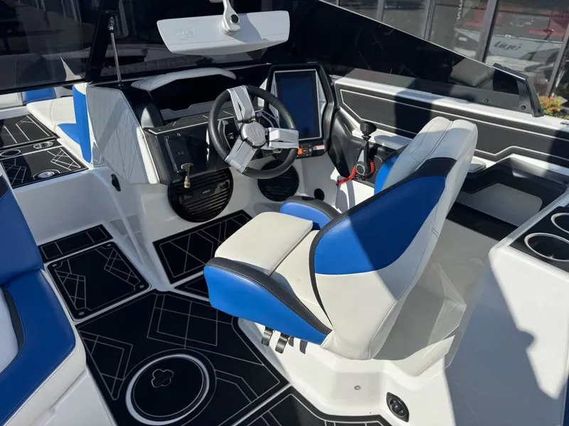 Slide: The Image of Tigé 24RZX 2023 - 15