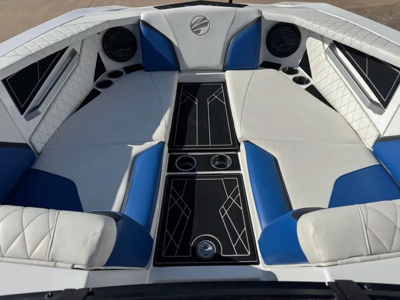 Slide: The Image of Tigé 24RZX 2023 - 16