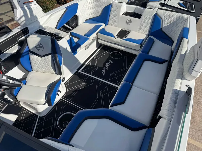 Slide: The Image of Tigé 24RZX 2023 - 18