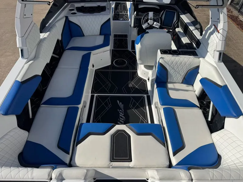 Slide: The Image of Tigé 24RZX 2023 - 9