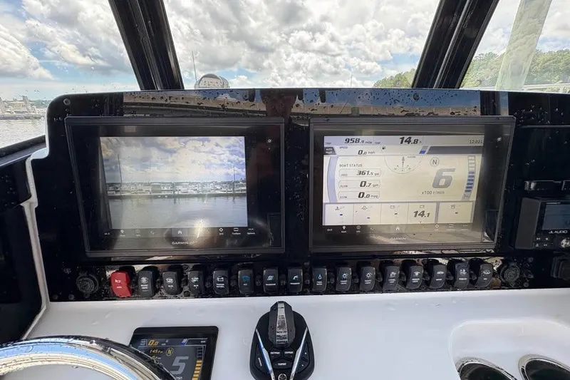Slide: The Image of Control panel of a 2021 Seahunt 255 Ultra boat with navigation displays. - 17