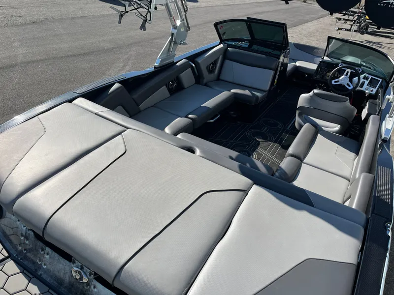 Slide: The Image of MasterCraft NXT22 2019 - 10