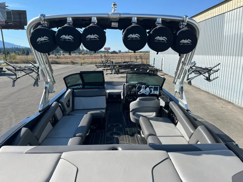 Slide: The Image of MasterCraft NXT22 2019 - 12