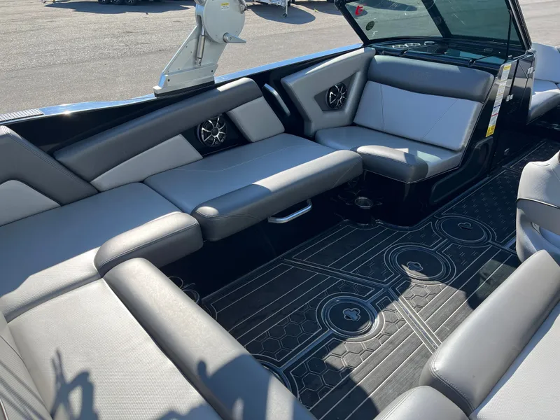 Slide: The Image of MasterCraft NXT22 2019 - 13