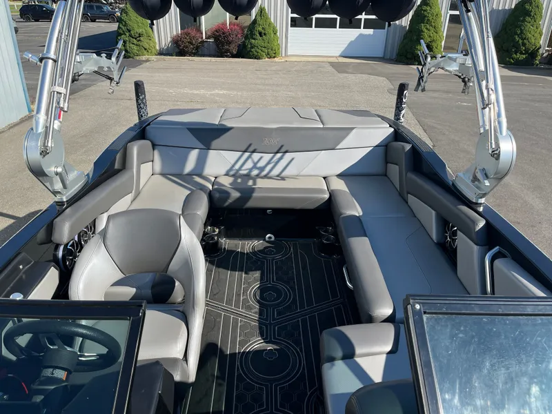 Slide: The Image of MasterCraft NXT22 2019 - 16
