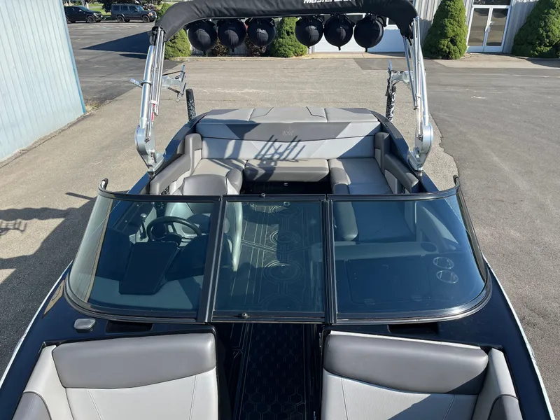 Slide: The Image of MasterCraft NXT22 2019 - 17