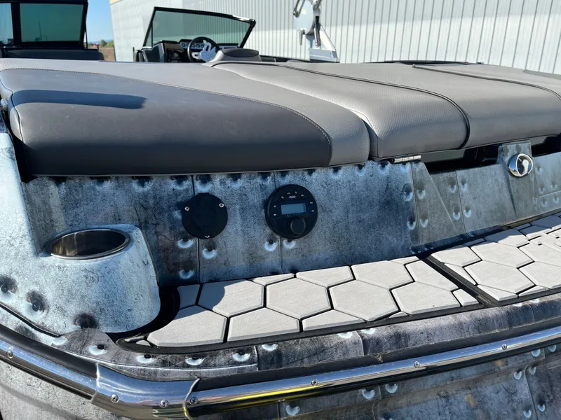 Slide: The Image of MasterCraft NXT22 2019 - 8