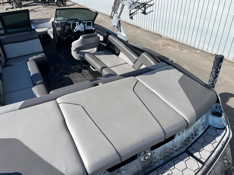 Slide: The Image of MasterCraft NXT22 2019 - 9