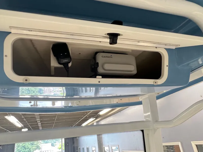 Slide: The Image of Robalo ROBALO 246 2026 - 15