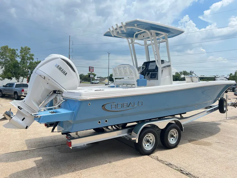 Slide: The Image of Robalo ROBALO 246 2026 - 4