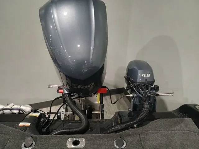 Slide: The Image of Skeeter WX2200 2025 - 4