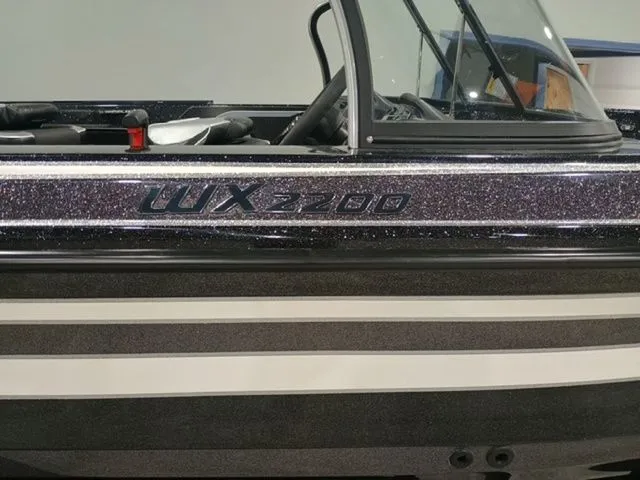 Slide: The Image of Skeeter WX2200 2025 - 7