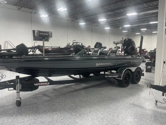 Slide: The Image of Phoenix Bass Boat 21 XE 2025 - 5
