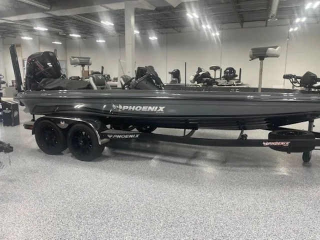 Slide: The Image of Phoenix Bass Boat 21 XE 2025 - 6