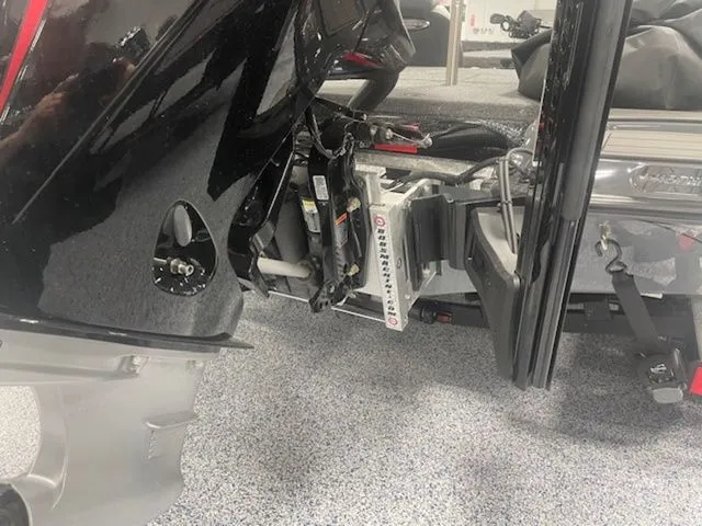 Slide: The Image of Phoenix Bass Boat 21 XE 2025 - 9