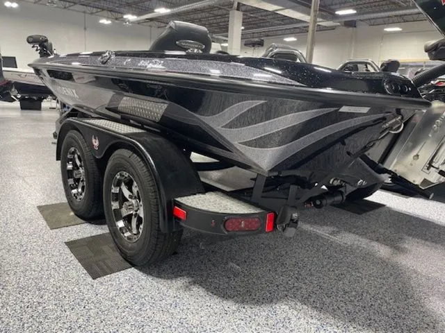 The Image of Phoenix Bass Boat 819 ZXL 2025 - 1