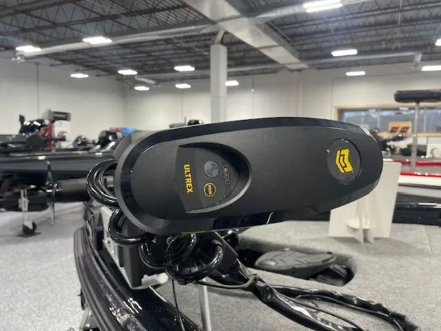 Slide: The Image of Phoenix Bass Boat 819 ZXL 2025 - 10