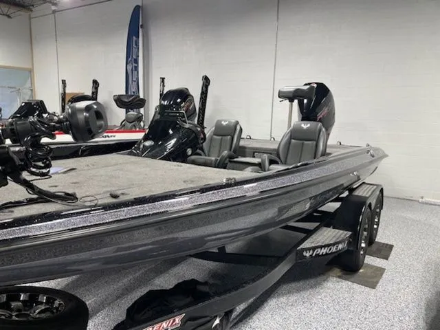 Slide: The Image of Phoenix Bass Boat 819 ZXL 2025 - 15