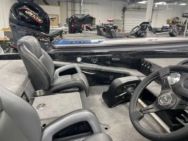 Slide: The Image of Phoenix Bass Boat 819 ZXL 2025 - 6