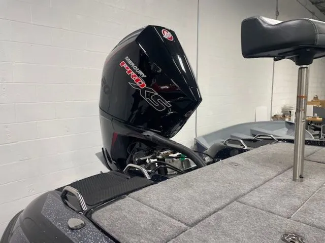 Slide: The Image of Phoenix Bass Boat 819 ZXL 2025 - 7