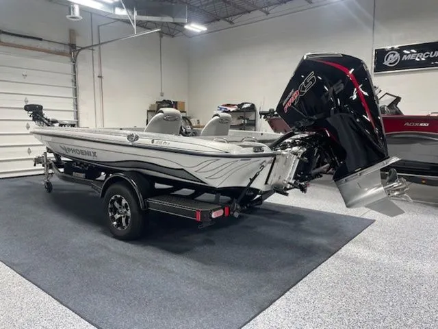 Slide: The Image of Phoenix Bass Boat 818 Pro 2026 - 13