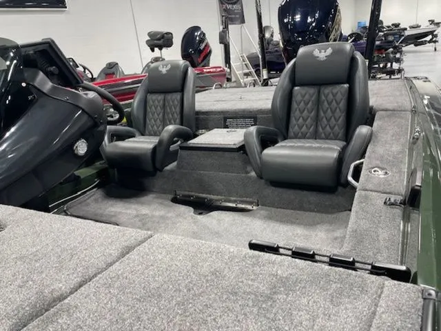 Slide: The Image of Phoenix Bass Boat 721 ZXL 2026 - 13