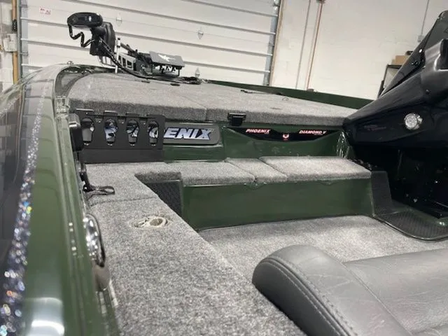 Slide: The Image of Phoenix Bass Boat 721 ZXL 2026 - 14