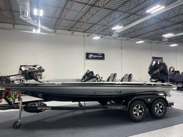 The Image of Phoenix Bass Boat 819 ZXL 2026 - 1