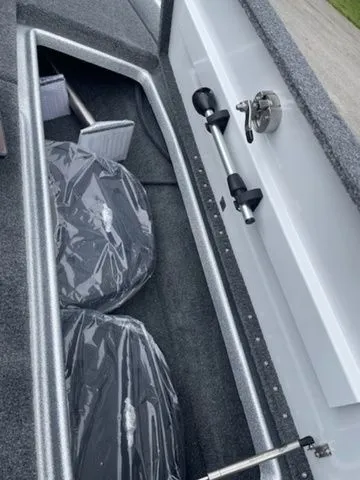 Slide: The Image of Phoenix Bass Boat 819 ZXL 2026 - 15