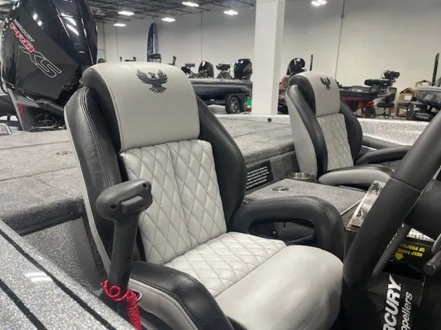 Slide: The Image of Phoenix Bass Boat 819 ZXL 2026 - 6