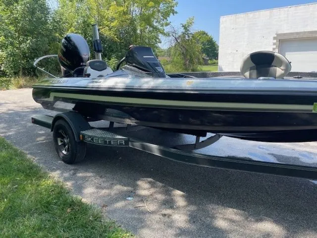 Slide: The Image of Skeeter ZX150 2021 - 12