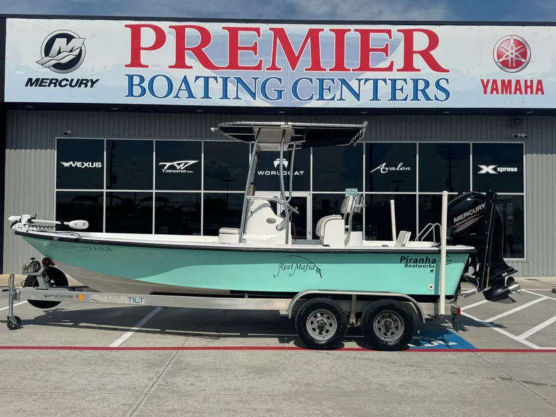 Slide: The Image of Piranha Casador B2200 2018 - 1