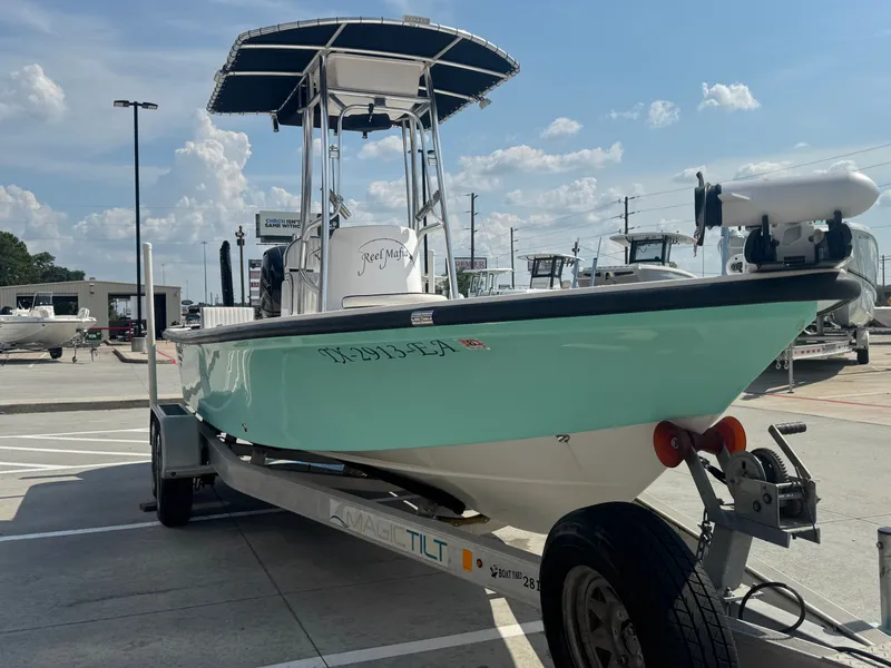 Slide: The Image of Piranha Casador B2200 2018 - 6