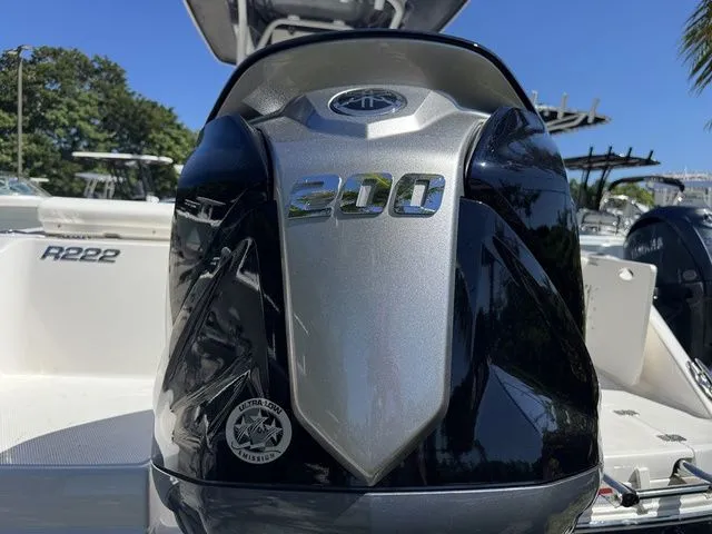 Slide: The Image of Robalo R222 Center Console 2025 - 19