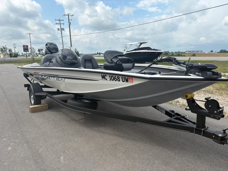 Slide: The Image of Bass Tracker Pro Team 175TXW 2023 - 17